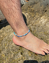 Carica l'immagine nel visualizzatore di Gallery, Cavigliera Heishi Rainbow Azzurra - Waterproof acciaio e pepite heishi - Collezione Colourful