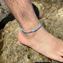 Carica l'immagine nel visualizzatore di Gallery, Cavigliera Heishi Rainbow Azzurra - Waterproof acciaio e pepite heishi - Collezione Colourful