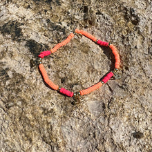 Carica l'immagine nel visualizzatore di Gallery, Cavigliera Heishi Cuori - Waterproof in acciaio e pepite heishi - Collezione Colourful