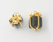 Carica l'immagine nel visualizzatore di Gallery, Charm Pacchetto di Natale Oro - Pendente per collana in ottone di alta qualità - Collezione Charm