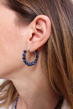 Carica l'immagine nel visualizzatore di Gallery, Bubble Moonlight - Coppia di orecchini a cerchio in argento e pietre in sodalite - Collezione Bubble