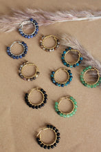 Carica l'immagine nel visualizzatore di Gallery, Bubble Vulcano - Coppia di orecchini a cerchio in argento con pietre in onice - Collezione Bubble