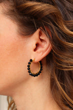 Carica l'immagine nel visualizzatore di Gallery, Bubble Vulcano - Coppia di orecchini a cerchio in argento con pietre in onice - Collezione Bubble