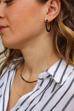Carica l'immagine nel visualizzatore di Gallery, Bubble Vulcano - Coppia di orecchini a cerchio in argento con pietre in onice - Collezione Bubble