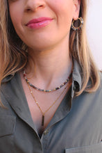 Carica l'immagine nel visualizzatore di Gallery, Bubble Energia - Coppia di orecchini a cerchio in argento placcato oro con dragon blood jasper - Collezione Bubble