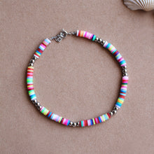 Carica l'immagine nel visualizzatore di Gallery, Cavigliera Heishi Rainbow - Waterproof acciaio e pepite heishi - Collezione Colourful