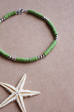 Carica l'immagine nel visualizzatore di Gallery, Cavigliera Heishi Verde - Acciaio e pepite heishi - Collezione Colourful