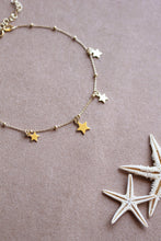 Carica l'immagine nel visualizzatore di Gallery, Cavigliera Stelle Oro - Realizzata a mano in argento placcato oro - Collezione Signorina