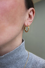 Carica l'immagine nel visualizzatore di Gallery, Cerchi Bold 3 in 1- Coppia di orecchini a cerchio in argento placcato oro e pendenti quarzo- Hoops Mania