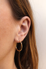 Carica l'immagine nel visualizzatore di Gallery, Cerchi Slim - Coppia di orecchini a cerchio in argento placcato oro - Hoops Mania