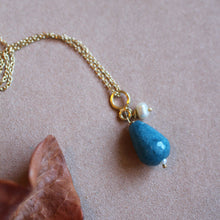 Carica l'immagine nel visualizzatore di Gallery, Collana-Cetara-I-noro-goldfilled-e-giada-ottanio- Collezione-Terra-Mia-kevart