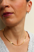 Carica l'immagine nel visualizzatore di Gallery, Orecchini Valentine- Coppia di orecchini triangolari con zirconi in argento placcato oro - Love me