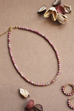 Carica l'immagine nel visualizzatore di Gallery, Collana Orchidea - Girocollo in rodonite e pepite argento placcato oro - Collezione Bubble