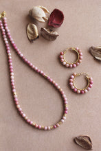 Carica l'immagine nel visualizzatore di Gallery, Collana Orchidea - Girocollo in rodonite e pepite argento placcato oro - Collezione Bubble