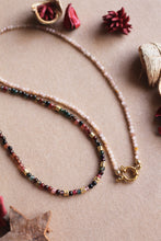 Carica l'immagine nel visualizzatore di Gallery, Collana Pink Lake - Girocollo in pietra di luna - Collezione World Tour