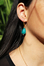 Carica l'immagine nel visualizzatore di Gallery, Orecchini Napoli - In argento placcato oro e giada turchese - Collezione Terra Mia