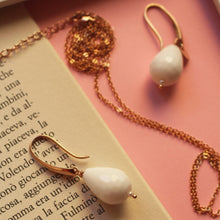 Carica l'immagine nel visualizzatore di Gallery, Orecchini Amalfi - In argento placcato oro rosa e agata bianca - Collezione Terra Mia