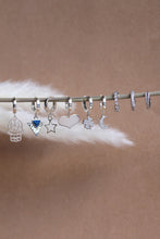 Carica l'immagine nel visualizzatore di Gallery, Mono Orecchino Egypt Bianco Turchese- Cerchietto in argento e ciondolo triangolare - Collezione Mono Orecchini