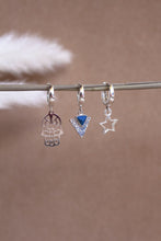 Carica l'immagine nel visualizzatore di Gallery, Mono Orecchino Egypt Bianco Turchese- Cerchietto in argento e ciondolo triangolare - Collezione Mono Orecchini