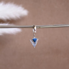 Carica l'immagine nel visualizzatore di Gallery, Mono Orecchino Egypt Bianco Turchese- Cerchietto in argento e ciondolo triangolare - Collezione Mono Orecchini