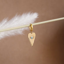 Carica l'immagine nel visualizzatore di Gallery, Mono Orecchino Heart Eye - Cerchietto in argento placcato oro e ciondolo occhio portafortuna - Collezione Mono Orecchino