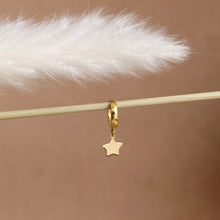 Carica l'immagine nel visualizzatore di Gallery, Mono Orecchino I'm A Star - Cerchietto e ciondolo stella in argento - Collezione Mono Orecchini