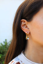 Carica l'immagine nel visualizzatore di Gallery, Mono Orecchino Marble - Cerchietto in argento e ciondolo triangolare - Collezione Mono Orecchini