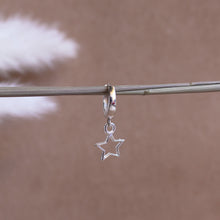 Carica l'immagine nel visualizzatore di Gallery, Mono Orecchino Stella - Cerchietto e ciondolo stella in argento - Collezione Mono Orecchini