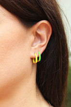 Carica l'immagine nel visualizzatore di Gallery, Mono Orecchino Rainbow Giallo - Argento placcato oro rosa e smalto giallo - Collezione Colourful
