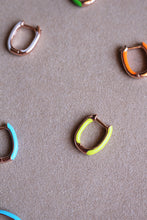 Carica l'immagine nel visualizzatore di Gallery, Mono Orecchino Rainbow Giallo - Argento placcato oro rosa e smalto giallo - Collezione Colourful