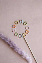 Carica l'immagine nel visualizzatore di Gallery, Mono Orecchino Rainbow Verde - Argento placcato oro rosa e smalto verde - Collezione Colourful