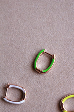 Carica l'immagine nel visualizzatore di Gallery, Mono Orecchino Rainbow Verde - Argento placcato oro rosa e smalto verde - Collezione Colourful
