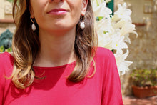 Carica l'immagine nel visualizzatore di Gallery, Orecchini-Amalfi-In-argento-placcato-oro-rosa-e-agata-bianca-Collezione-Terra-Mia-kevart