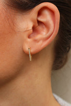 Carica l'immagine nel visualizzatore di Gallery, Orecchini Valentine- Coppia di orecchini triangolari con zirconi in argento placcato oro - Love me