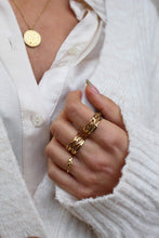 Carica l'immagine nel visualizzatore di Gallery, Anello Flower - In acciaio inossidabile waterproof - Collezione Bohm