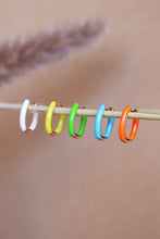 Carica l'immagine nel visualizzatore di Gallery, Mono Orecchino Rainbow Verde - Argento placcato oro rosa e smalto verde - Collezione Colourful