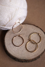 Carica l'immagine nel visualizzatore di Gallery, Cerchi Slim 22 - Coppia di orecchini a cerchio in argento e in placcato oro - Hoops Mania