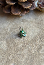 Carica l'immagine nel visualizzatore di Gallery, Pendente Albero di Natale Argento - Charm in ottone di alta qualità e zirconi - Collezione Charm
