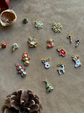 Carica l'immagine nel visualizzatore di Gallery, Pendente Albero di Natale Argento - Charm in ottone di alta qualità e zirconi - Collezione Charm
