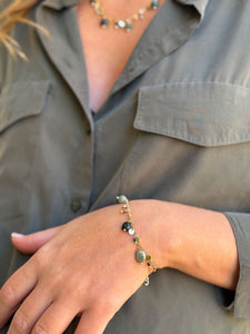 Bracciale Giardino di Bruges - Realizzato a mano in diaspro verde e acciaio inossidabile - Luna e Muschio - Collezione World Tour