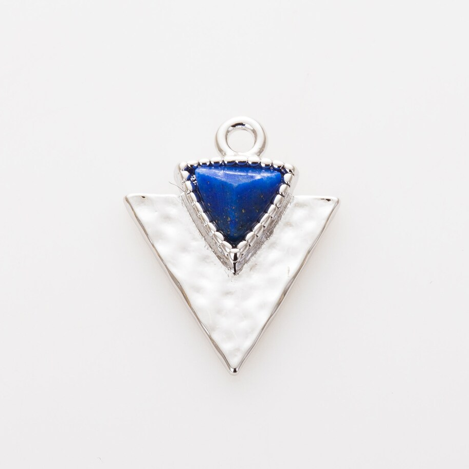Charm Egypt Argento- Triangolo martellato con pietra in lapislazzuli in ottone di alta qualità - Collezione Charm