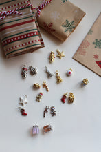 Carica l'immagine nel visualizzatore di Gallery, Charm Bastoncino di Zucchero Oro - Charm in ottone di alta qualità - Collezione Charm
