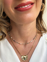 Carica l'immagine nel visualizzatore di Gallery, Collana Alba Sul Brenta - In agata indiana, perle e acciaio inossidabile waterproof - Foglie D'Ambra - Collezione World Tour
