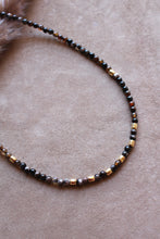 Carica l&#39;immagine nel visualizzatore di Gallery, Collana Bubble Coffee - Girocollo in agata e argento placcato oro - Collezione Bubble
