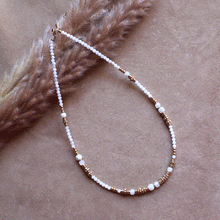 Carica l&#39;immagine nel visualizzatore di Gallery, Collana Eirlys - Girocollo in agata bianca - Waterproof - Collezione Bohm

