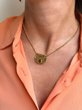 Carica l'immagine nel visualizzatore di Gallery, Collana Colline del Chianti - Groumetta con pendente semicerchio e pietra naturale - Foglie D'ambra - Collezione World Tour
