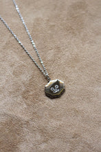 Carica l'immagine nel visualizzatore di Gallery, Collana Cucciolo – Girocollo con ciondolo musetto animaletto in acciaio waterproof - collezione Bohm

