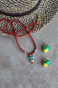 Collana Ficu D'India - Realizzata a mano in corallo bamboo rosso e ceramica siciliana - Collezione World Tour