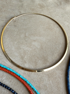 Collana Helia - Girocollo rigido in acciaio placcato oro - Collezione World Tour