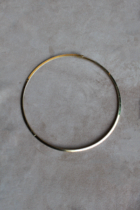 Collana Helia - Girocollo rigido in acciaio placcato oro - Collezione World Tour